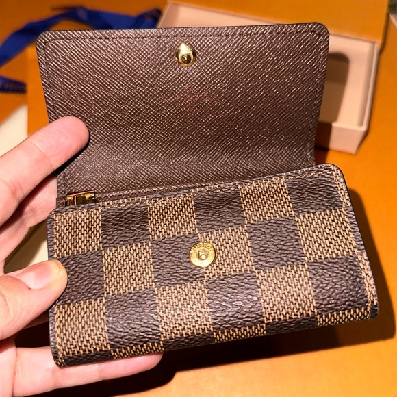 Louis Vuitton Damier Ebene 6 Key Holder - Picture 5 of 8